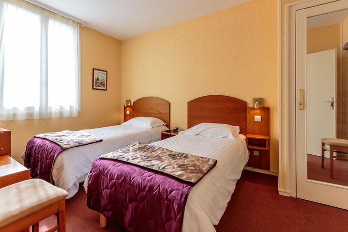 Imagen de la habitación del Hotel de Bordeaux, Clermont-Ferrand. Foto 12
