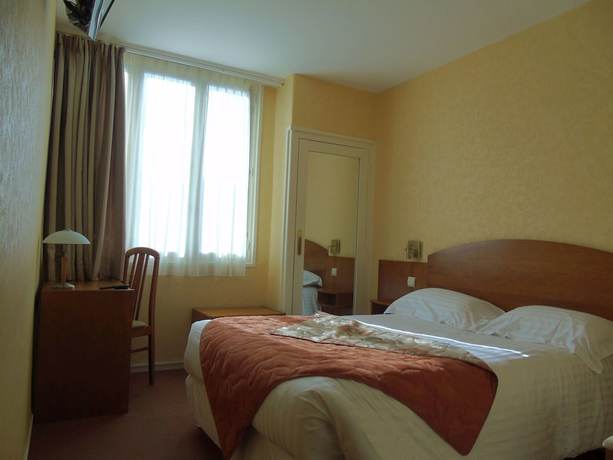 Imagen de la habitación del Hotel de Bordeaux, Clermont-Ferrand. Foto 13