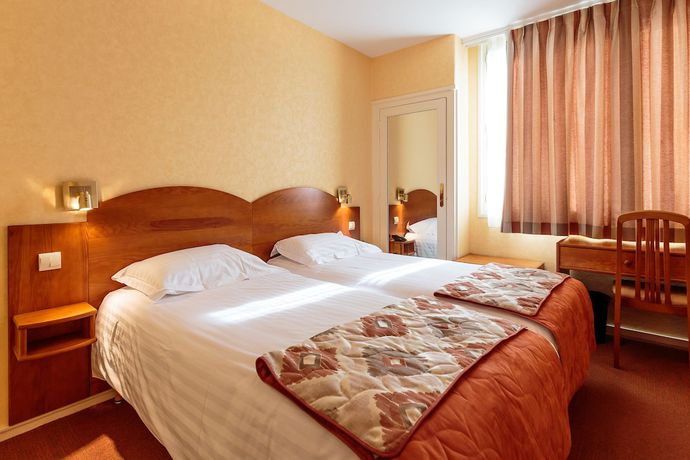 Imagen de la habitación del Hotel de Bordeaux, Clermont-Ferrand. Foto 14