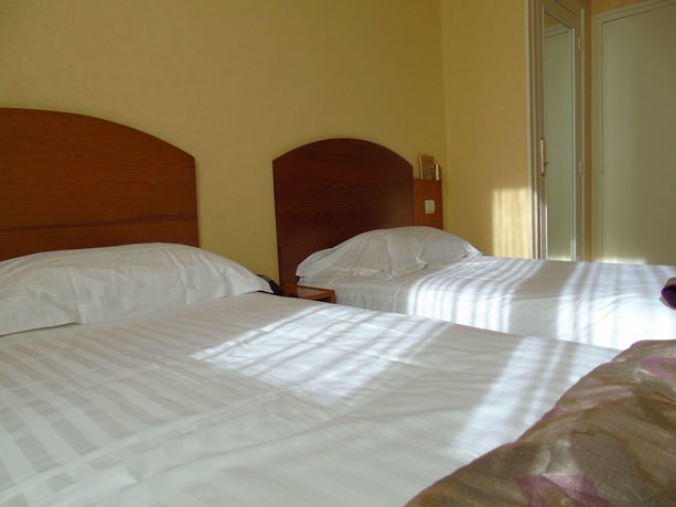 Imagen de la habitación del Hotel de Bordeaux, Clermont-Ferrand. Foto 15