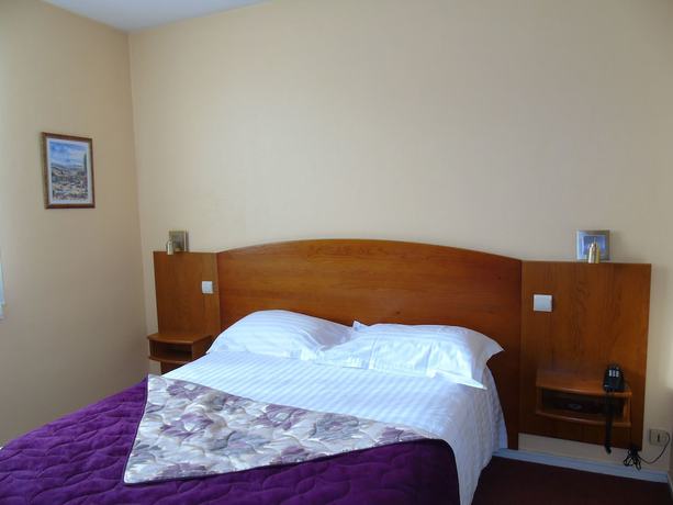 Imagen de la habitación del Hotel de Bordeaux, Clermont-Ferrand. Foto 16