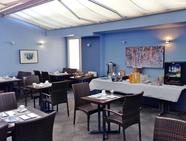 Imagen del bar/restaurante del Hotel de Flore, Saint Raphael. Foto 7