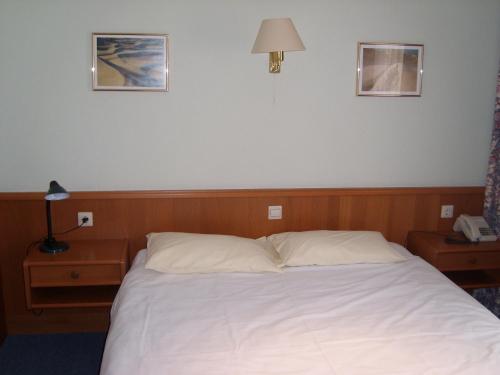 Imagen de la habitación del Hotel de Foetz. Foto 8