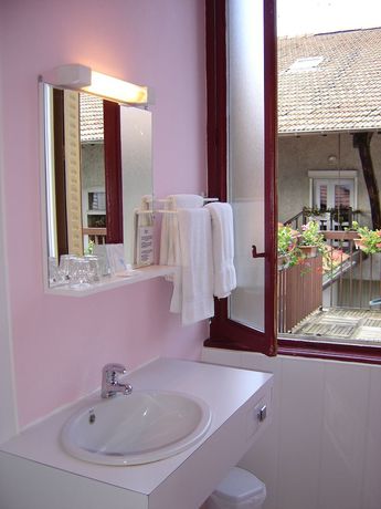 Imagen de la habitación del Hotel de France, La Tour-du-Pin. Foto 8