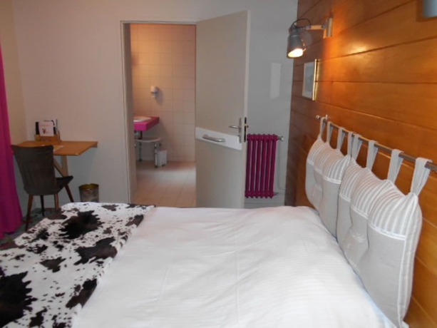 Imagen de la habitación del Hotel de France, La Tour-du-Pin. Foto 12