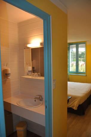 Imagen de la habitación del Hotel de France, La Tour-du-Pin. Foto 15