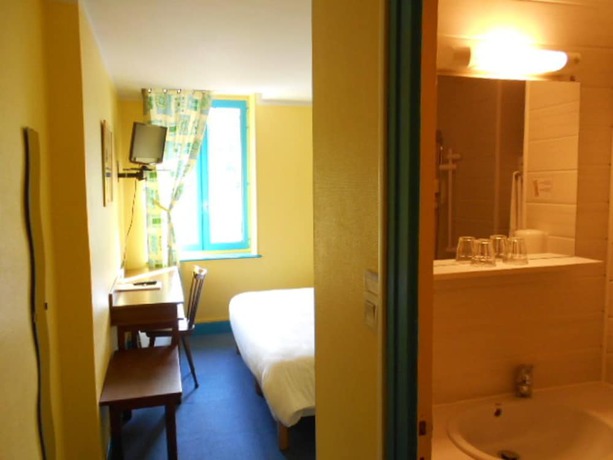 Imagen de la habitación del Hotel de France, La Tour-du-Pin. Foto 17