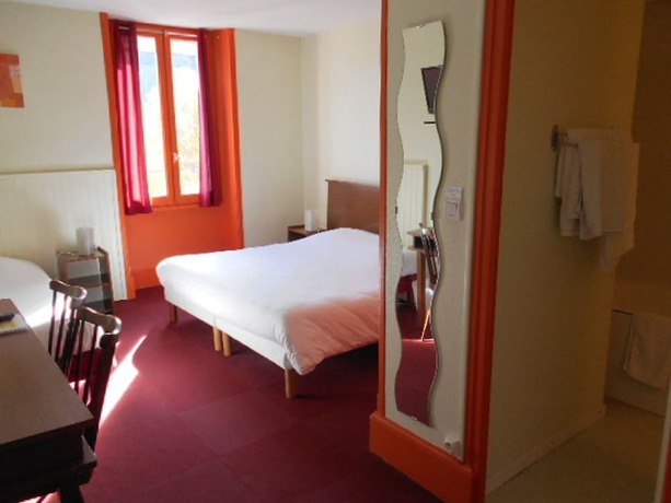 Imagen de la habitación del Hotel de France, La Tour-du-Pin. Foto 18