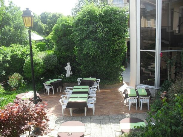 Imagen general del Hotel de France, Le Controis-en-Sologne. Foto 19