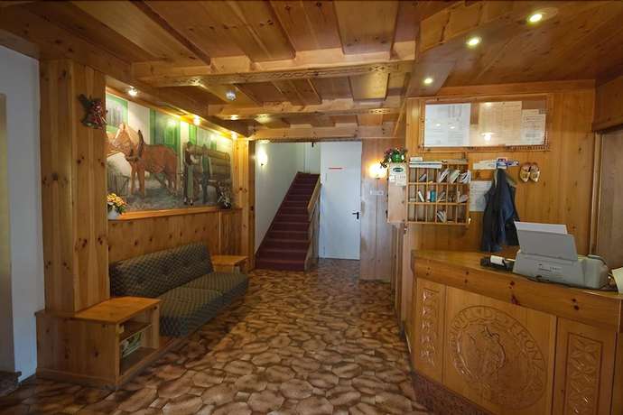 Imagen de los interiores del Hotel de Fr&ograve;nz. Foto 14