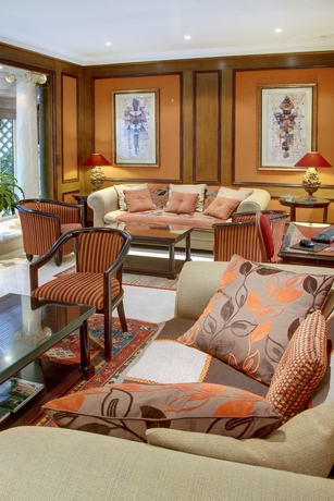 Imagen del bar/restaurante del Hotel de Neuville Arc de Triomphe. Foto 2