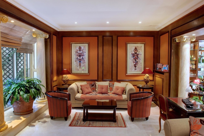 Imagen del bar/restaurante del Hotel de Neuville Arc de Triomphe. Foto 3