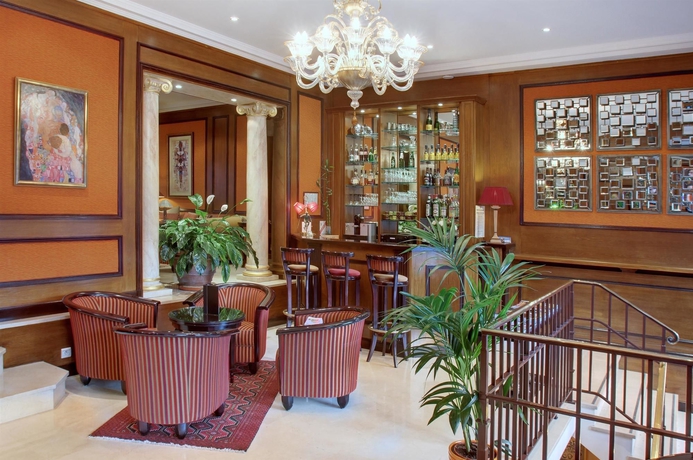 Imagen del bar/restaurante del Hotel de Neuville Arc de Triomphe. Foto 4