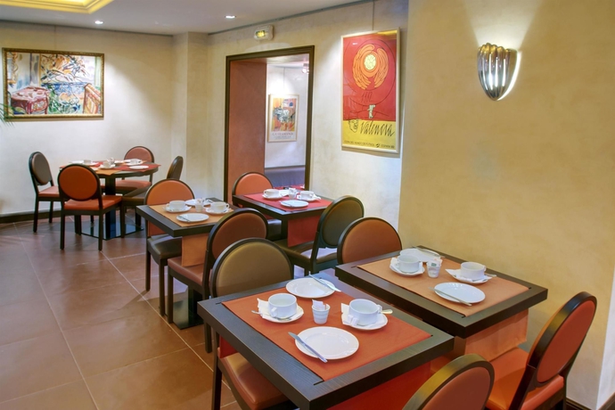 Imagen del bar/restaurante del Hotel de Neuville Arc de Triomphe. Foto 7