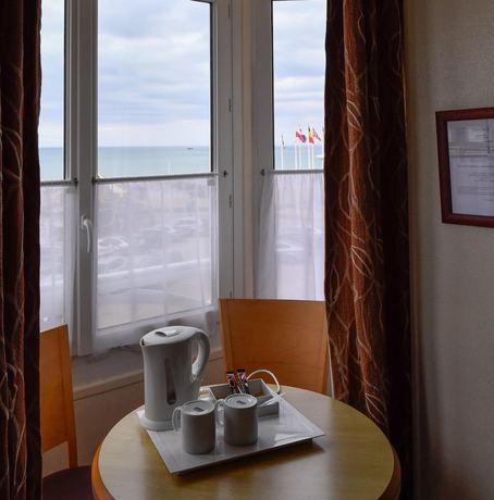 Imagen de la habitación del Hotel de Normandie, Arromanches les Bains. Foto 15