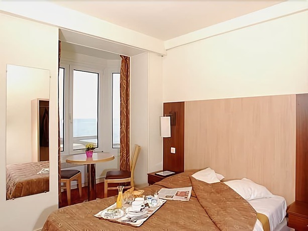 Imagen de la habitación del Hotel de Normandie, Arromanches les Bains. Foto 17