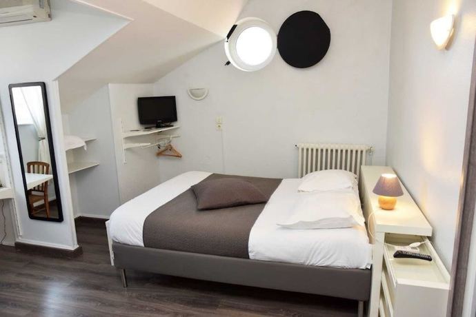 Imagen de la habitación del Hotel de Paris (Capdenac). Foto 6