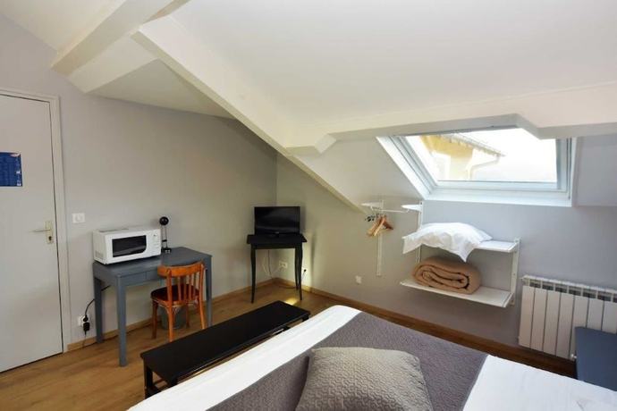 Imagen de la habitación del Hotel de Paris (Capdenac). Foto 8