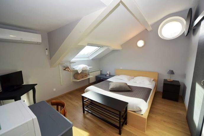 Imagen de la habitación del Hotel de Paris (Capdenac). Foto 10