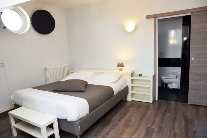 Imagen de la habitación del Hotel de Paris (Capdenac). Foto 13