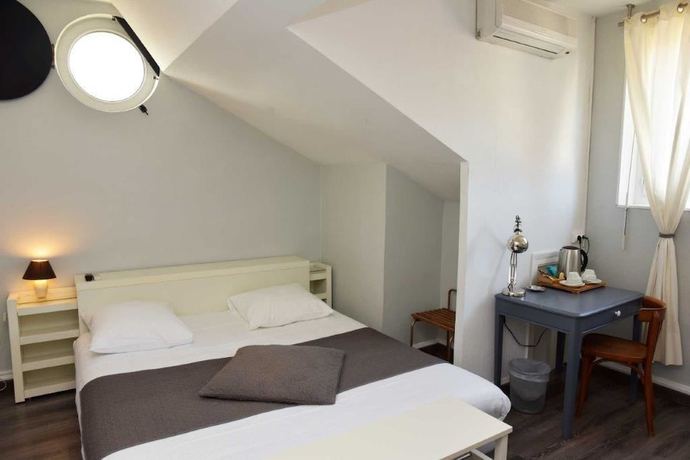 Imagen de la habitación del Hotel de Paris (Capdenac). Foto 14