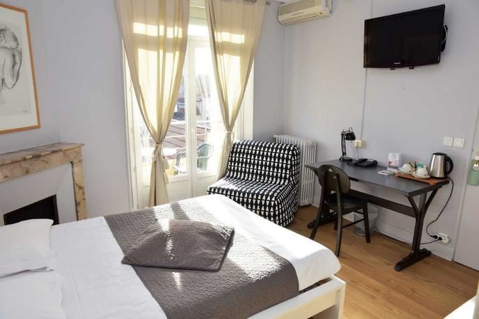 Imagen de la habitación del Hotel de Paris (Capdenac). Foto 16