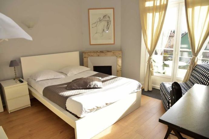 Imagen de la habitación del Hotel de Paris (Capdenac). Foto 19