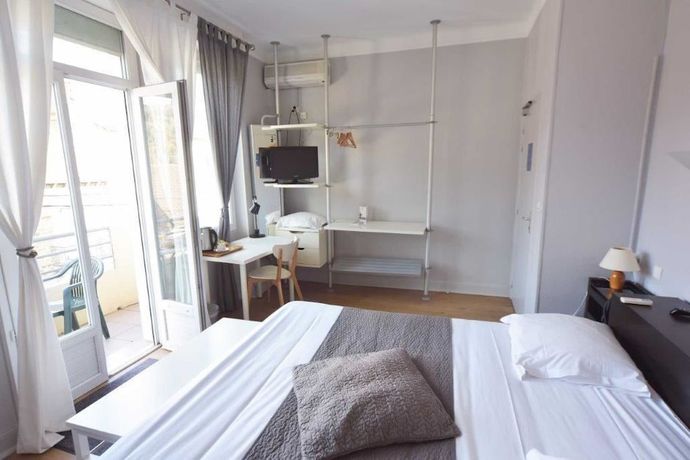 Imagen de la habitación del Hotel de Paris (Capdenac). Foto 20