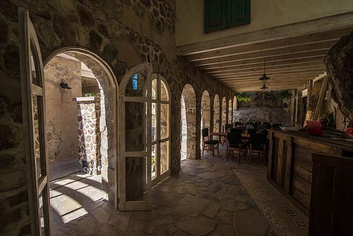 Imagen del bar/restaurante del Hotel de Piedra. Foto 4