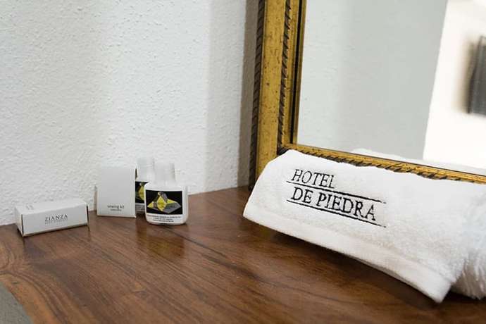 Imagen de la habitación del Hotel de Piedra. Foto 16