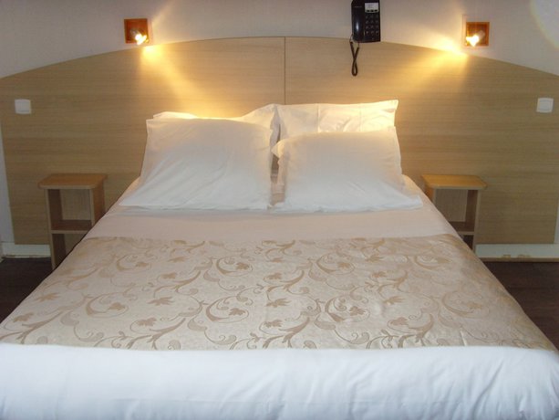 Imagen de la habitación del Hotel de Rennes. Foto 11