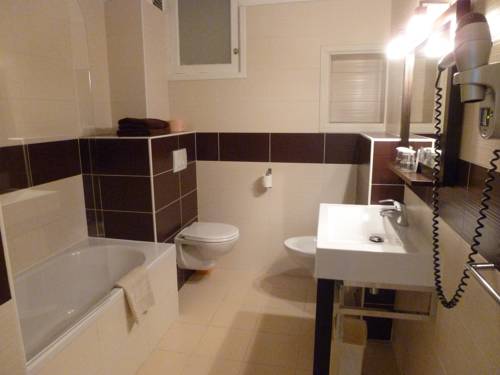 Imagen de la habitación del Hotel de Verdun. Foto 13