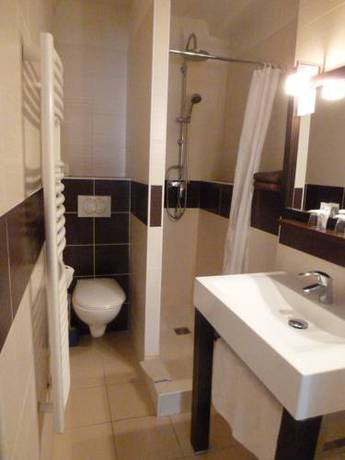 Imagen de la habitación del Hotel de Verdun. Foto 15