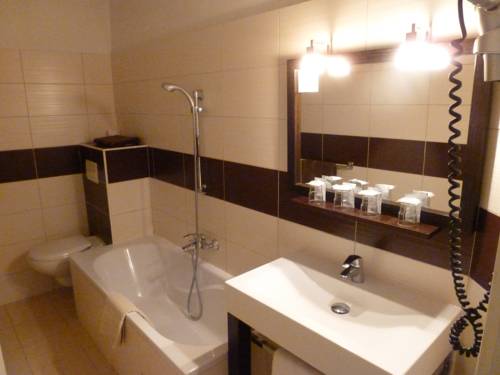 Imagen de la habitación del Hotel de Verdun. Foto 17