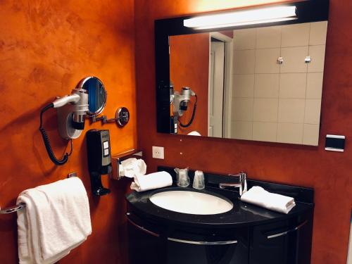 Imagen de la habitación del Hotel de la Bourse, Mulhouse Gare, Sure Hotel Collection by Best Western. Foto 6