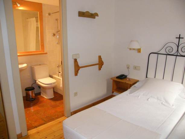 Imagen de la habitación del Hotel de la Font. Foto 14