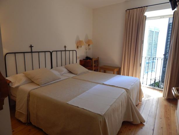 Imagen de la habitación del Hotel de la Font. Foto 15
