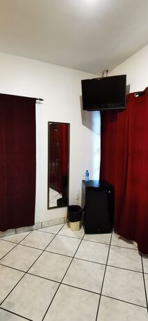 Imagen de la habitación del Hotel de la Fuente. Foto 12