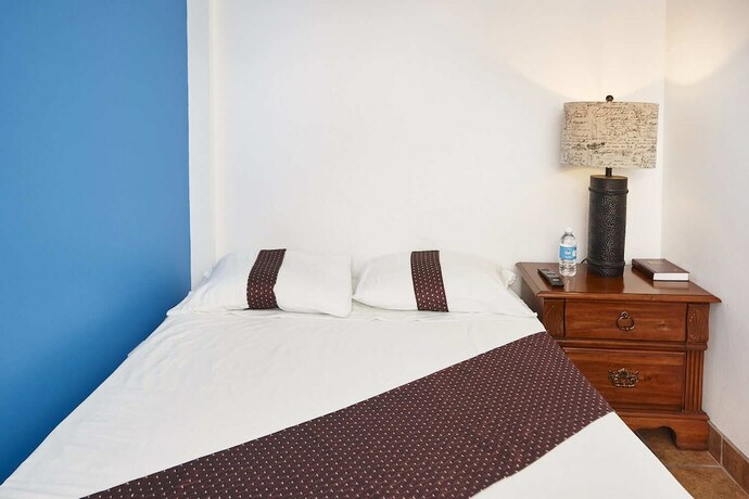 Imagen de la habitación del Hotel de la Fuente. Foto 14