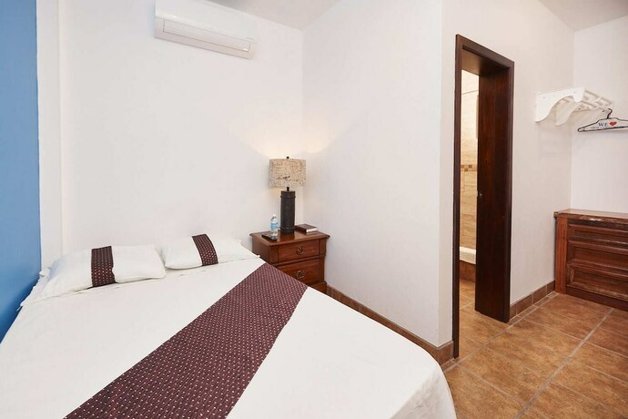 Imagen de la habitación del Hotel de la Fuente. Foto 15