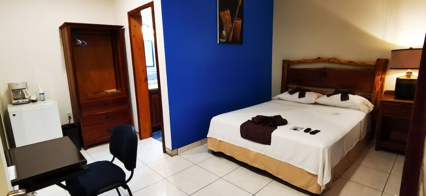 Imagen general del Hotel de la Fuente. Foto 10