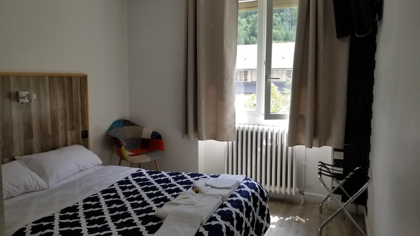 Imagen de la habitación del Hotel de la Gare, Modane. Foto 2