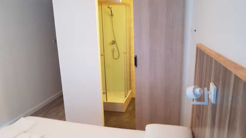 Imagen de la habitación del Hotel de la Gare, Modane. Foto 9