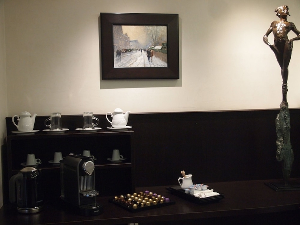 Imagen del bar/restaurante del Hotel de la Paix, Torre Eiffel. Foto 2