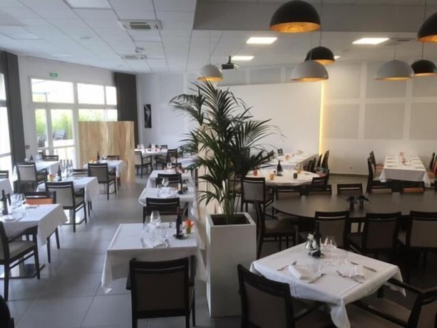 Imagen del bar/restaurante del Hotel de la Poste, La Cavalerie. Foto 4
