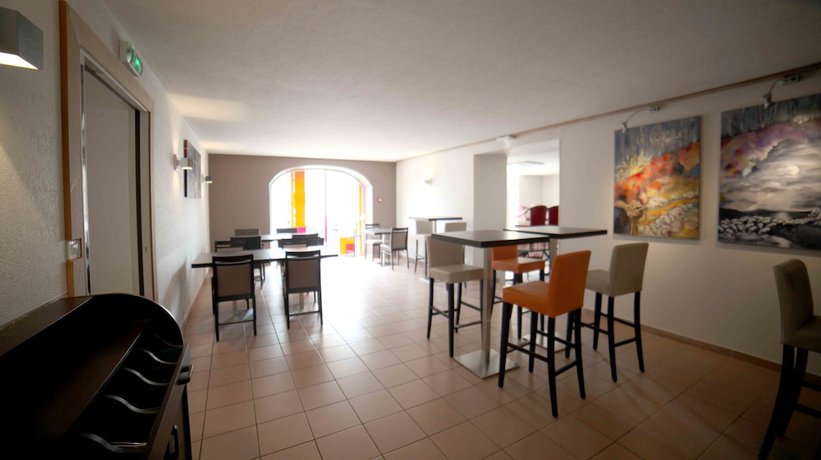 Imagen del bar/restaurante del Hotel de la Poste, La Cavalerie. Foto 6