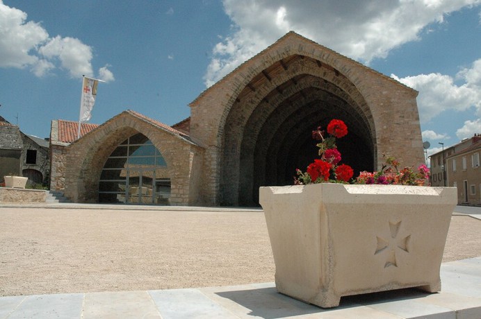 Imagen de los exteriores del Hotel de la Poste, La Cavalerie. Foto 17