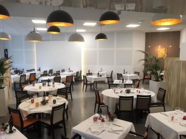 Imagen del bar/restaurante del Hotel de la Poste, La Cavalerie. Foto 10