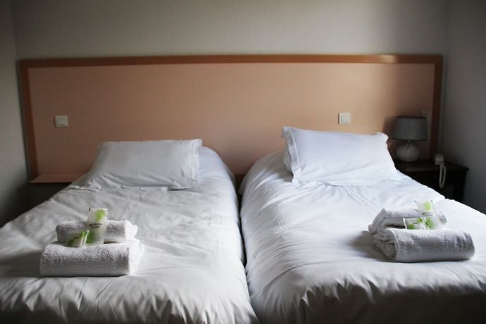 Imagen de la habitación del Hotel de la Poste, La Cavalerie. Foto 15