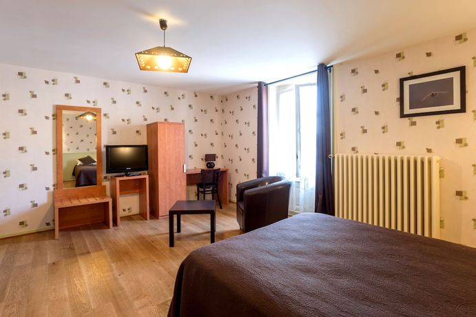 Imagen de la habitación del Hotel de la Poste, La Condamine. Foto 10